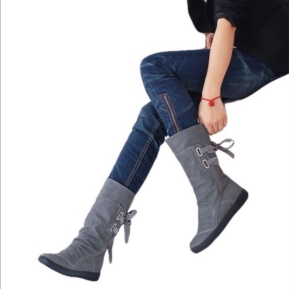 Super cute New back lace up boots